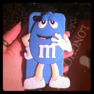 I need to sell this, it fits an iPhone 4 thank you