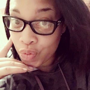 Meet your Posher, Alexis