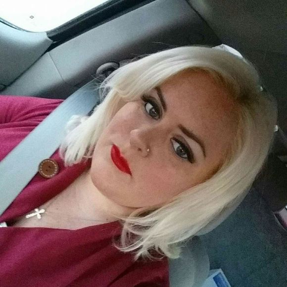 Meet your Posher, Amelia - Picture 2 of 5