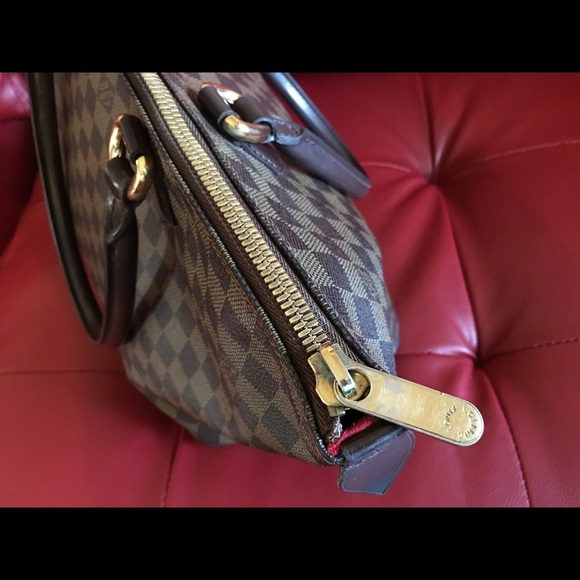 SOLD!SALE! Authentic Louis Vuitton Saleya Mm - Picture 4 of 8