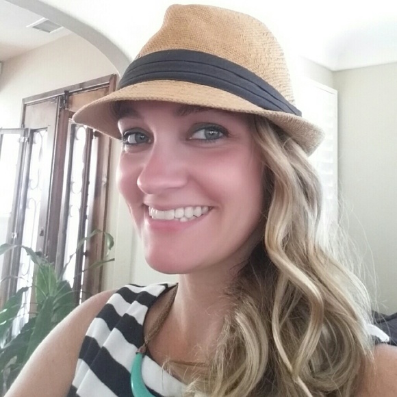 TOP SELLER Meet your Posher, Melissa - Picture 2 of 4