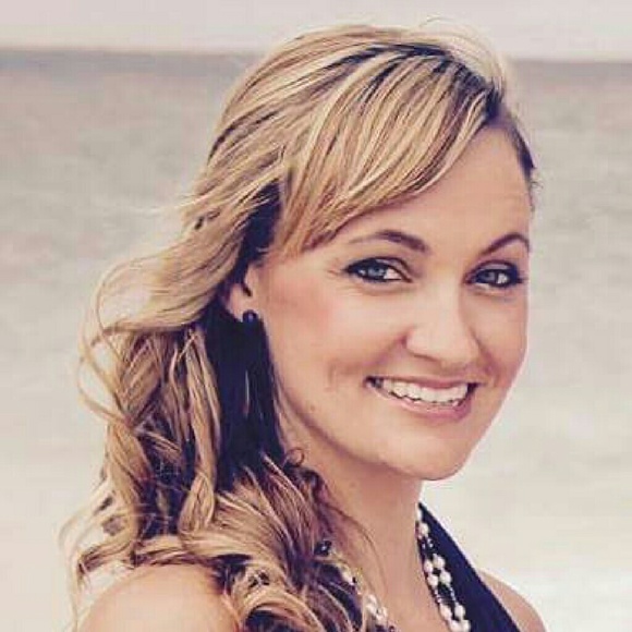 TOP SELLER Meet your Posher, Melissa - Picture 4 of 4