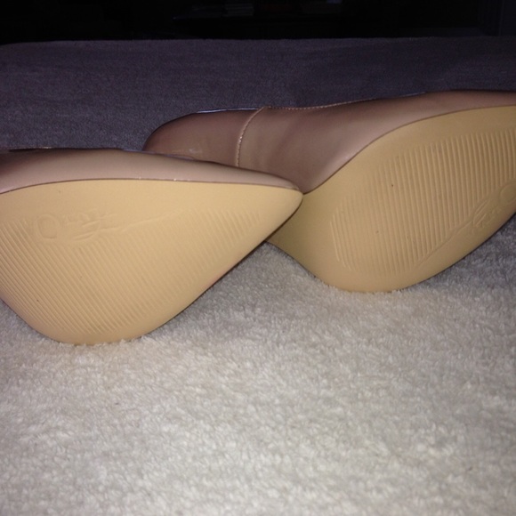 💋SOLD💋Fashion Nova Nude Leather High Heel Pumps - Picture 4 of 4