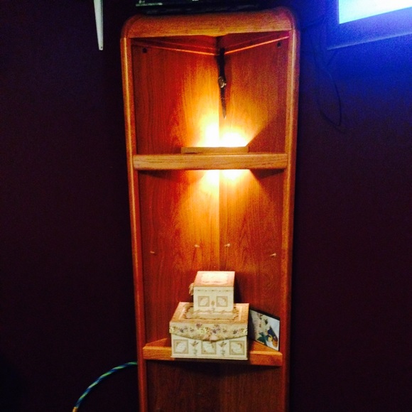 Corner shelves - Picture 1 of 1