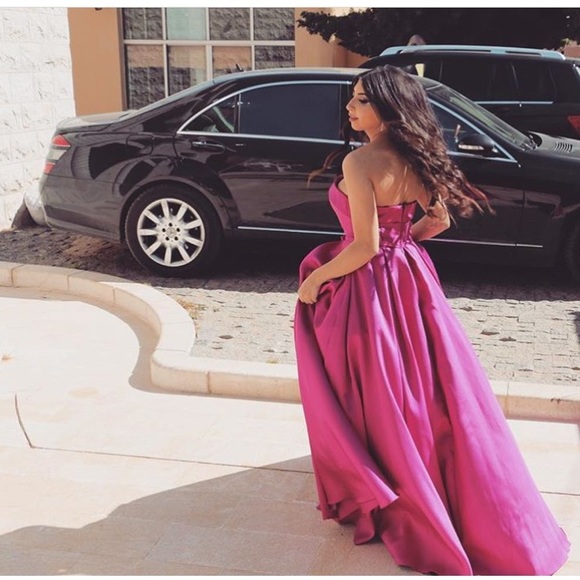 Princess pink dress 💘 ( worn once )
