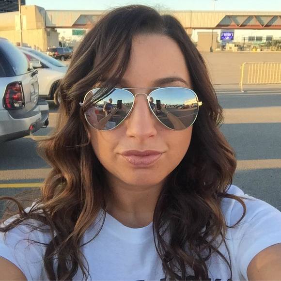 Meet your Posher, Kendra