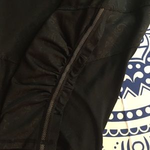 EUC TKO brand patterned workout crops