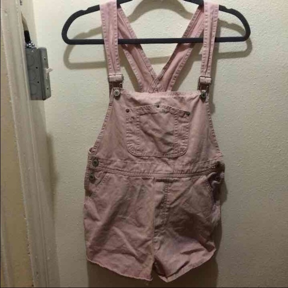 Brandy Melville Blush Pink Olwen Shorts Overalls - Picture 3 of 4