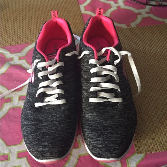 Womens sketchers size 11.....