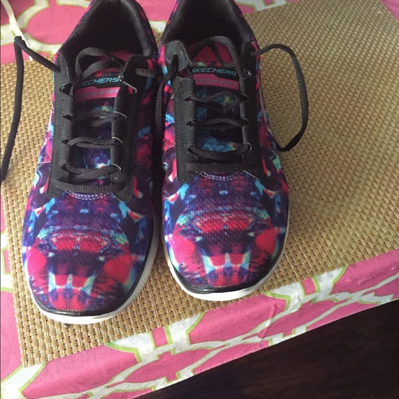 Womens sketchers sneakers