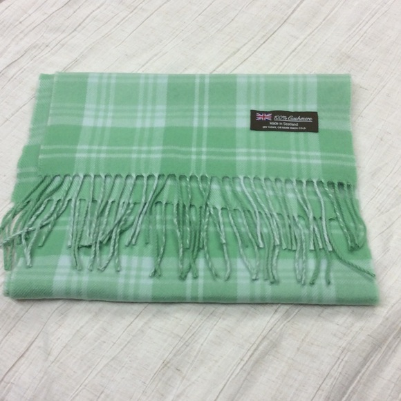 100% CASHMERE OBLONG SCARF Green and White