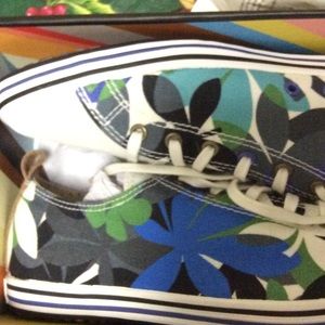 Trendy Designer sneakers