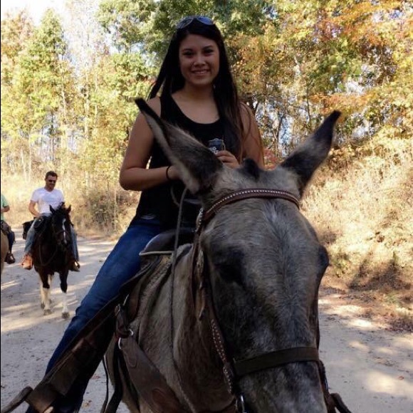 Meet your Posher, Celeste - Picture 6 of 8