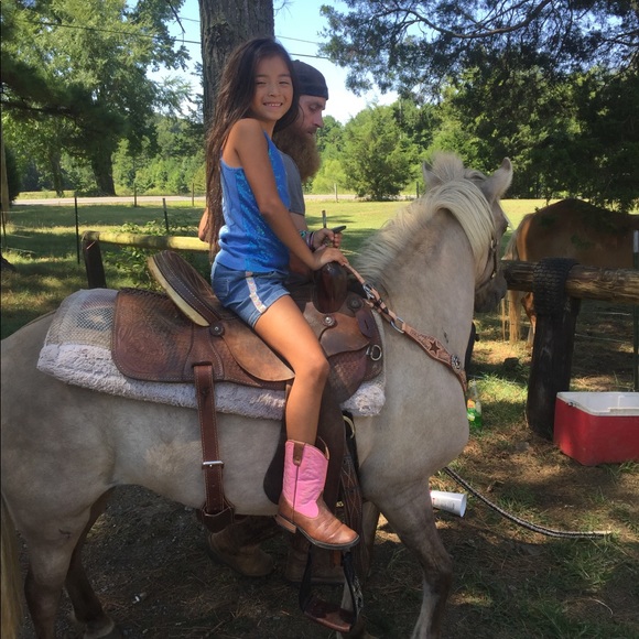 Meet your Posher, Celeste - Picture 2 of 8