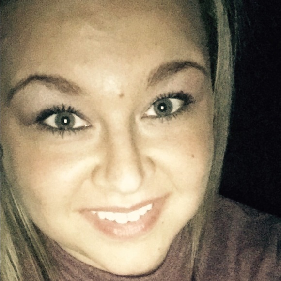 Meet your Posher, Courtney