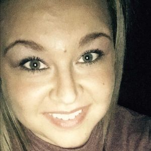 Meet your Posher, Courtney