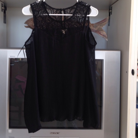 Lily white blank long sleeved top NWOT