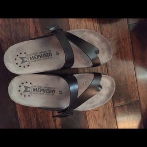 Mephisto thong leather sandals size 37