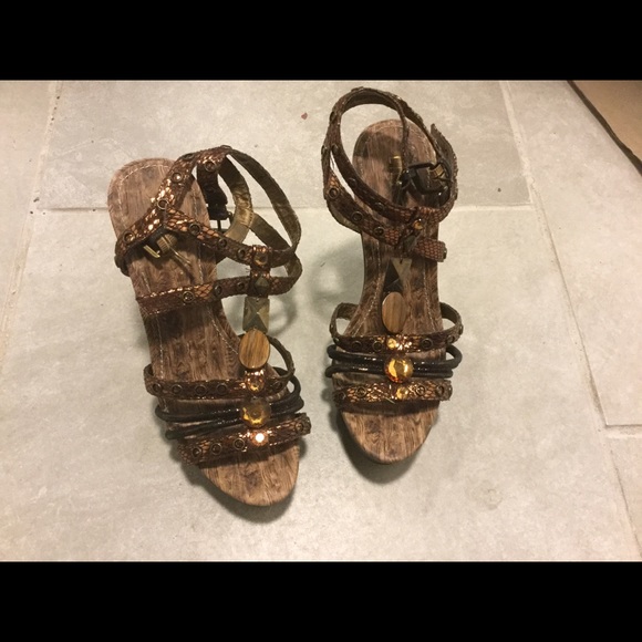 Heel sandal brown
