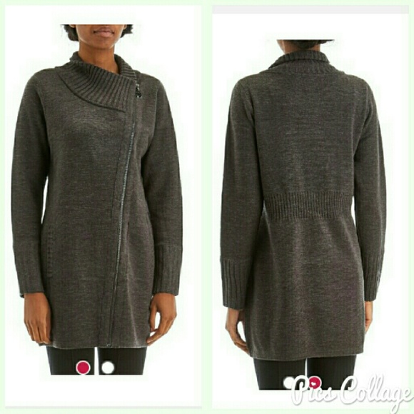 Aysmmetric zip front sweater