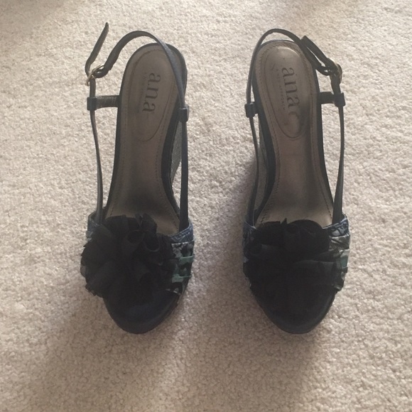 Ana blue wedges