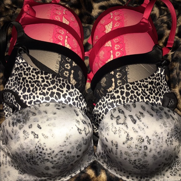 Lot: Victoria's Secret Bombshell Bras