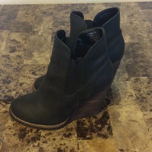 Very Volatile "Garland" Wedge Bootie