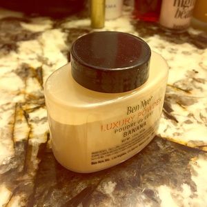 Ben Nye banana face powder ❤️
