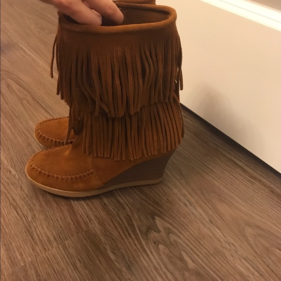 Minnetonka suede wedge fringe Boot.