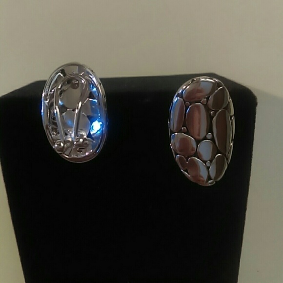 Rhodium pierced earrings - Picture 2 of 3
