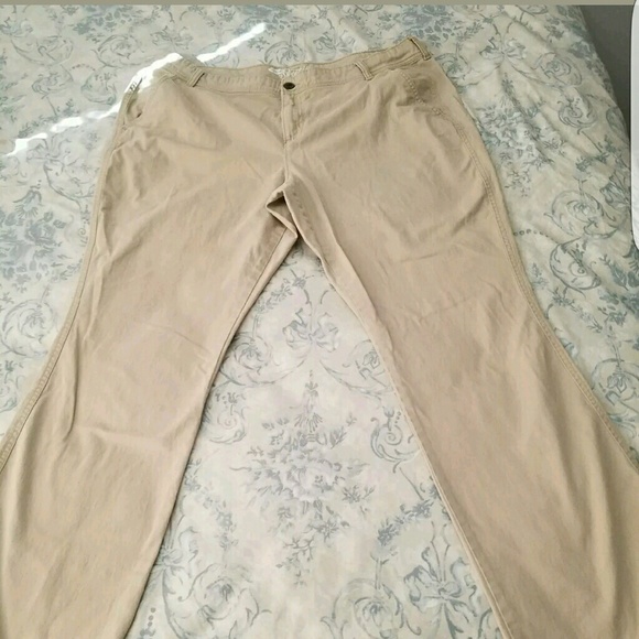 Old Navy Khaki pants 18