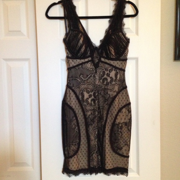 Lace Vneck bebe Dress