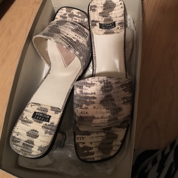 Stuart Weitzman Alligator print shoe, size 10