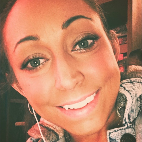 Meet your Posher, Sara - Picture 3 of 3