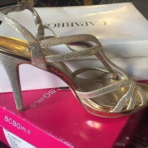 Caparros Finland Gold reptile shoes