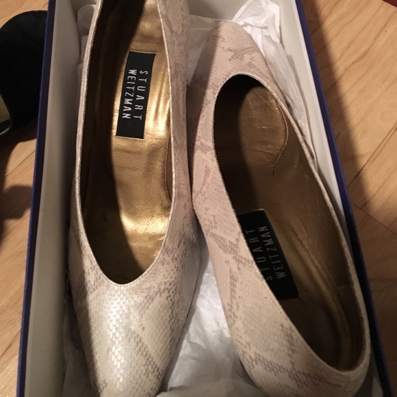 Stuart Weitzman Alligator Print Pump, size 10