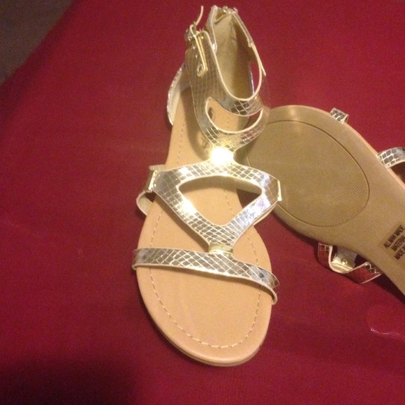 Sandals - Picture 3 of 4