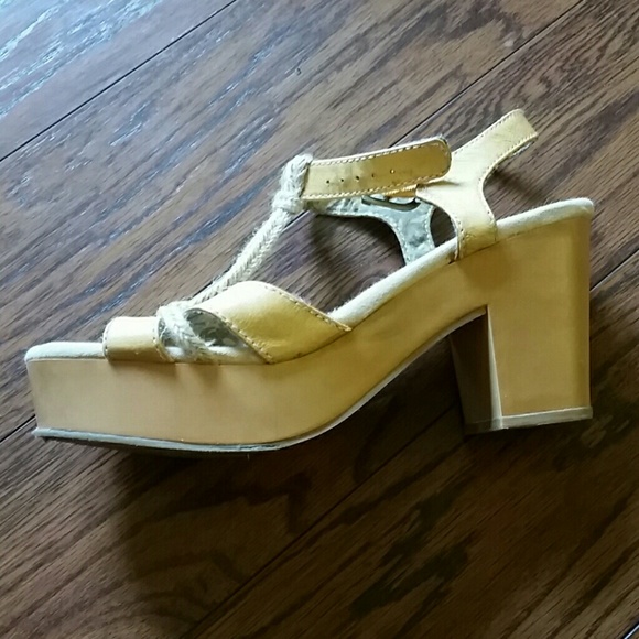 Sandals - Picture 2 of 3