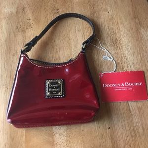 Dooney & Bourke Bitsy 💼bag color is Bordeaux
