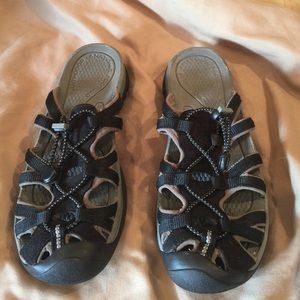 Keen sandals size 9