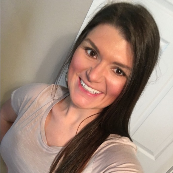 Meet the Posher Other - Meet your Posher, Ashley