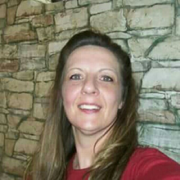 Meet your Posher, Natalie - Picture 2 of 2