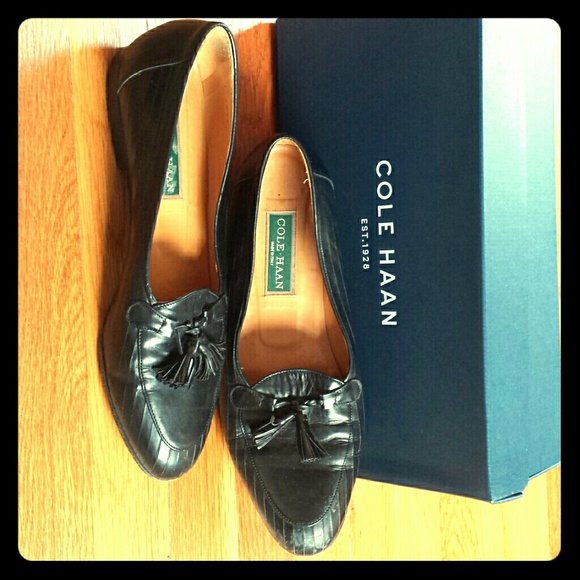 Cole Haan Shoes - COLE HAAN black leather loafers with tassles