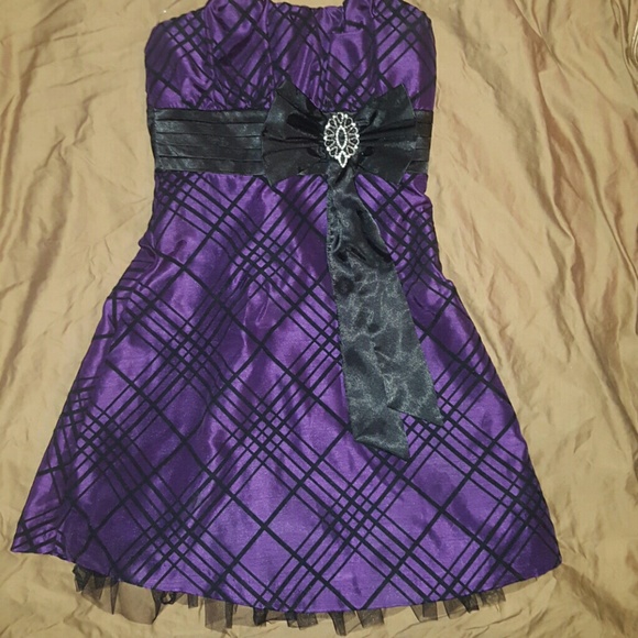 New strapless dress size small