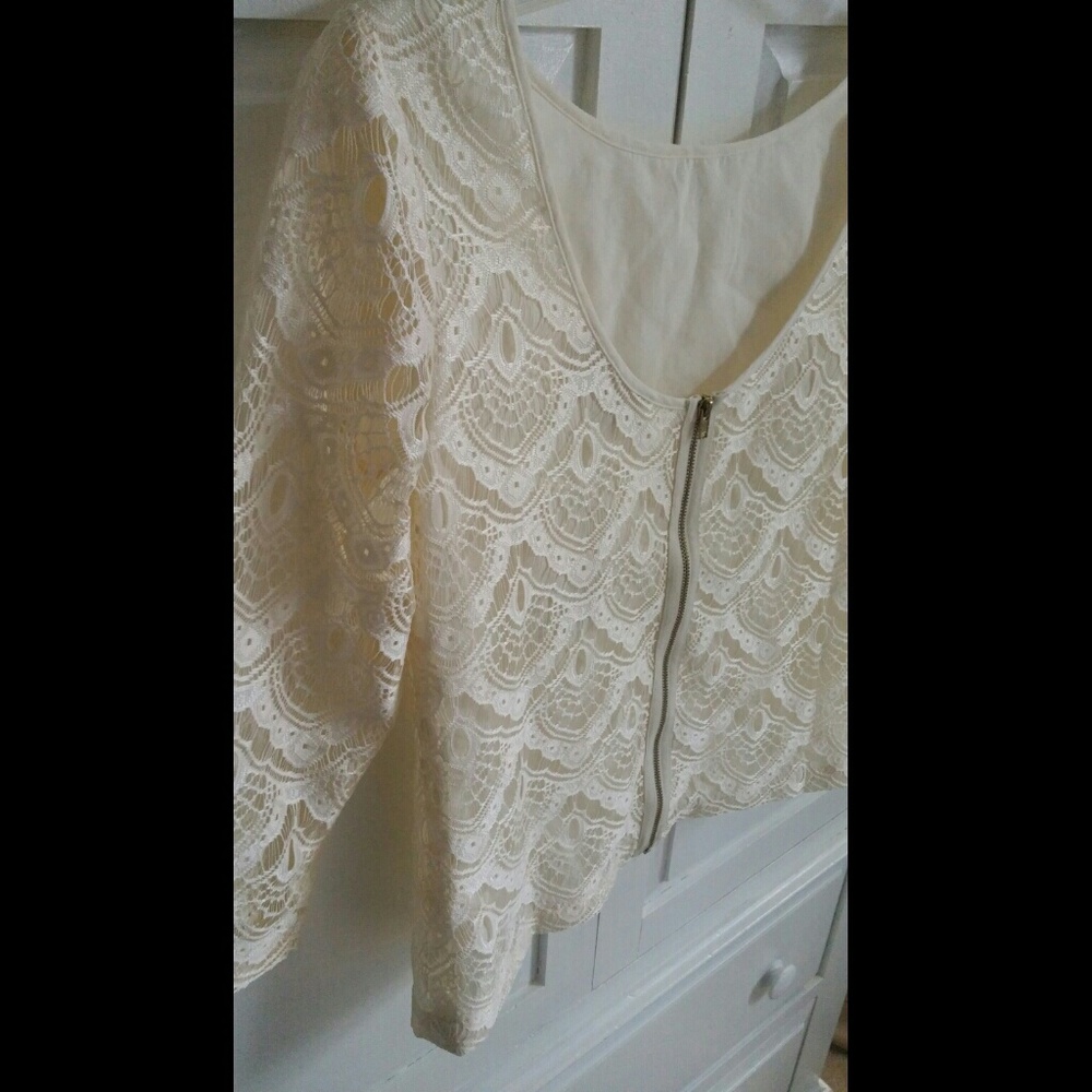 Donated 💕 back Zip up Lace blouse - Picture 4 of 6