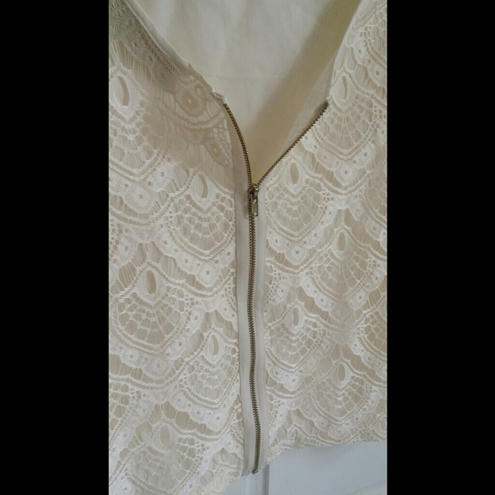 Donated 💕 back Zip up Lace blouse - Picture 5 of 6
