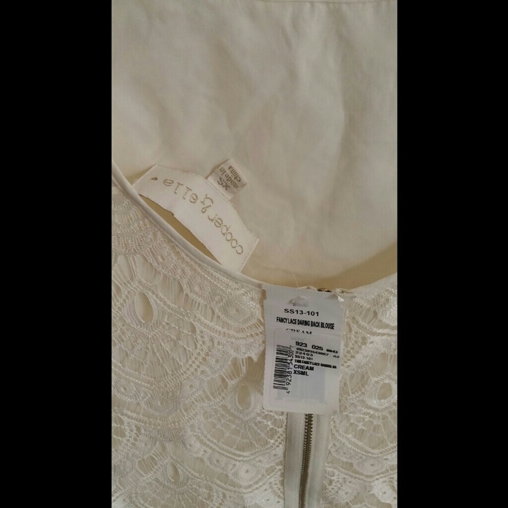 Donated 💕 back Zip up Lace blouse - Picture 6 of 6