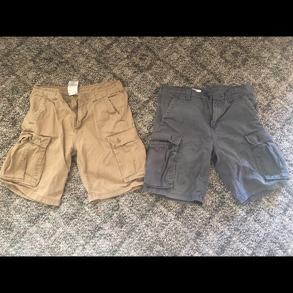 2 pair of men's carhartt shorts size 33