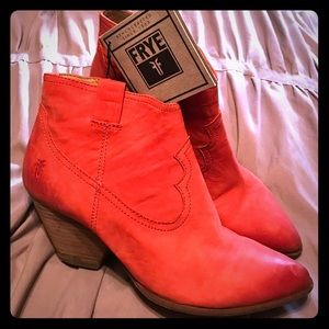 Frye reina bootie sz10