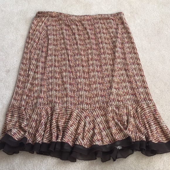 Brown patterned stretchy skirt w/ ruffle underlay